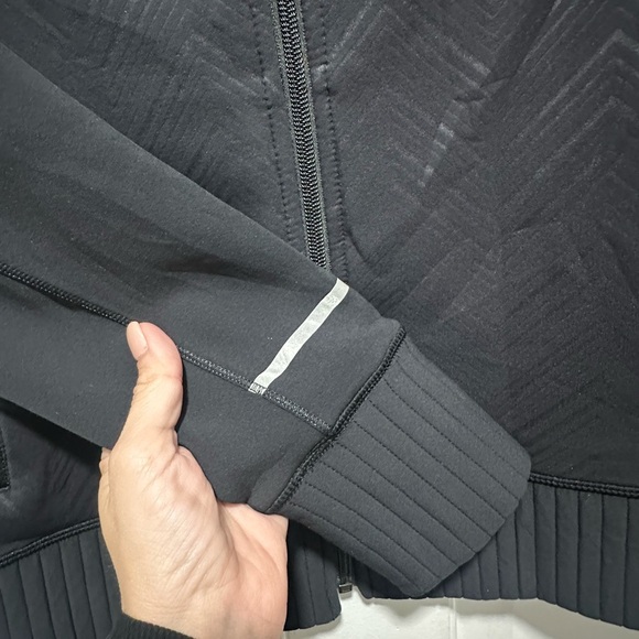 Invivva by Lulu lemon Girls Black Athletic Zip up Jacket Size 14 EUC - Picture 2 of 5